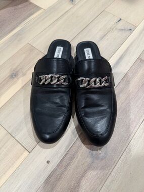 Steve Madden Black Leather Chain-Trim Slip-On Mules